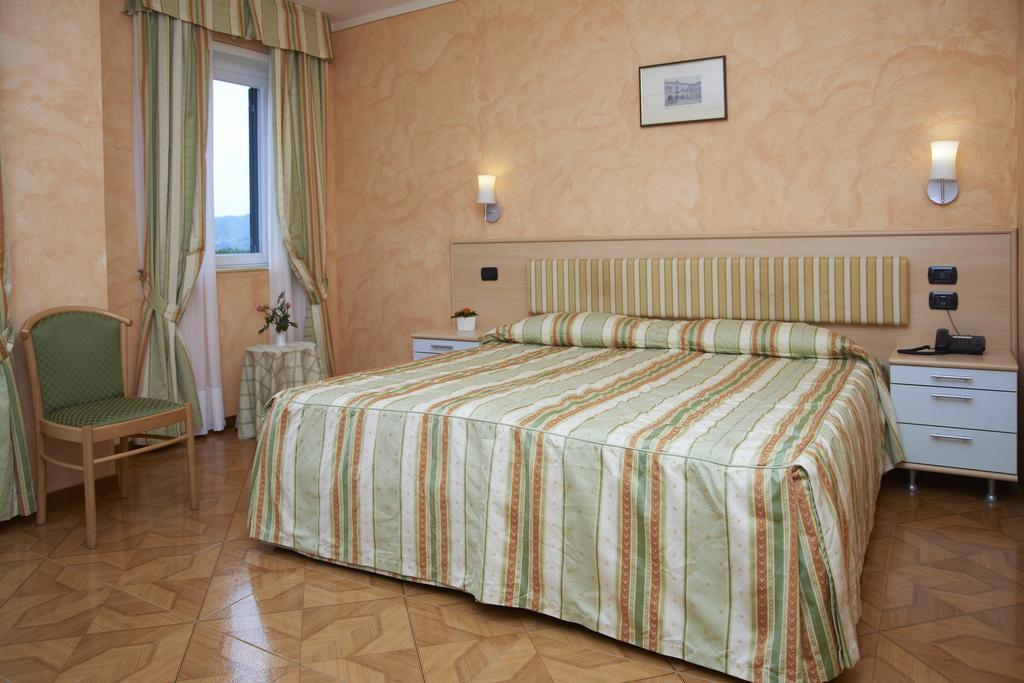 Hotel La Bussola Orta San Giulio Room photo