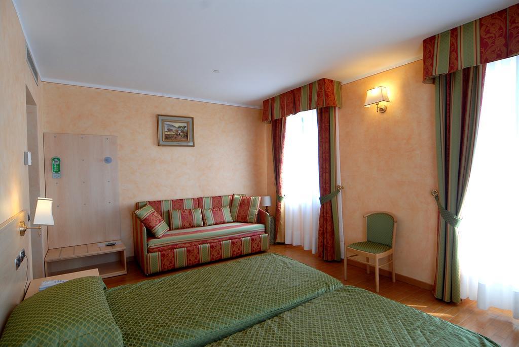 Hotel La Bussola Orta San Giulio Exterior photo